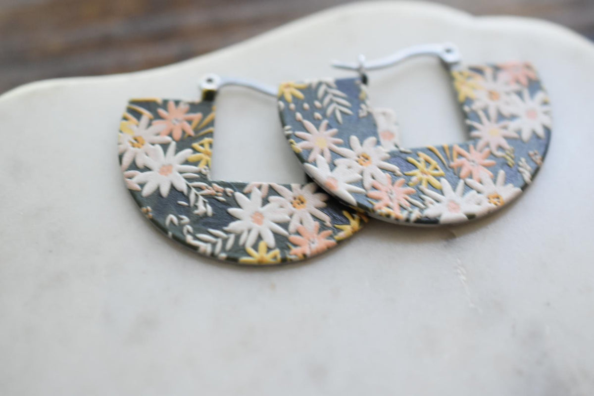 Daisy Floral Botanical Earrings