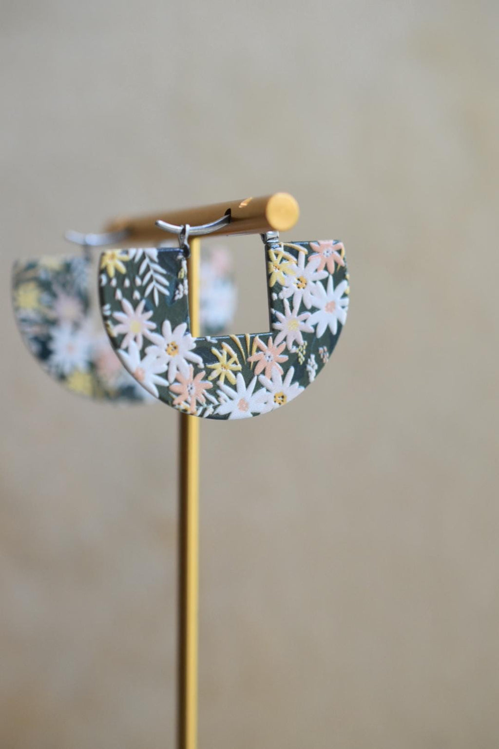 Daisy Floral Botanical Earrings