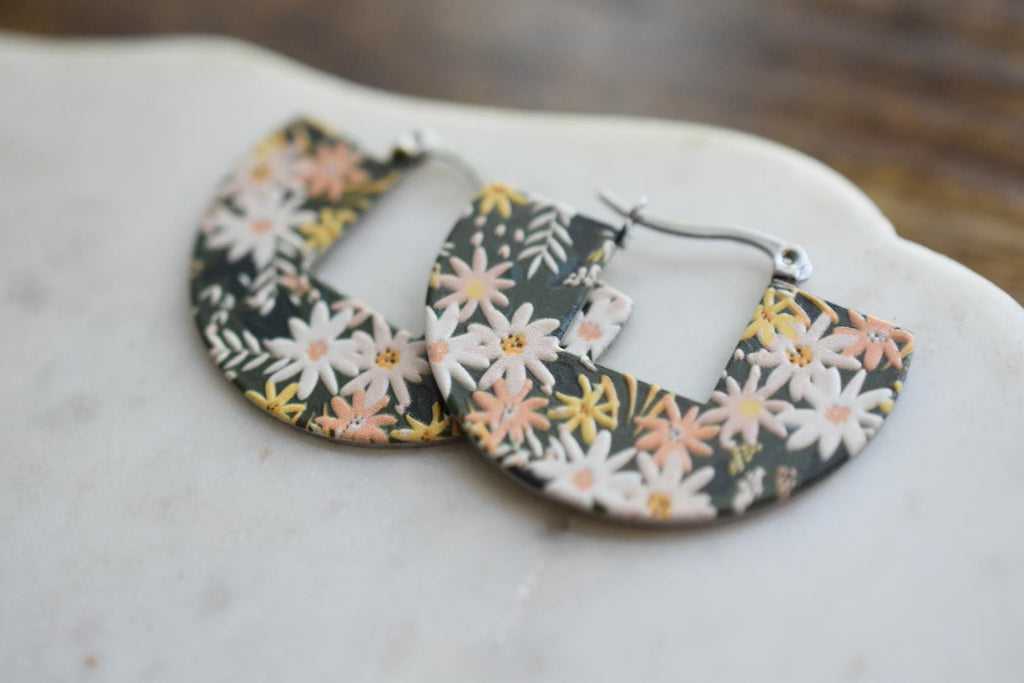 Daisy Floral Botanical Earrings