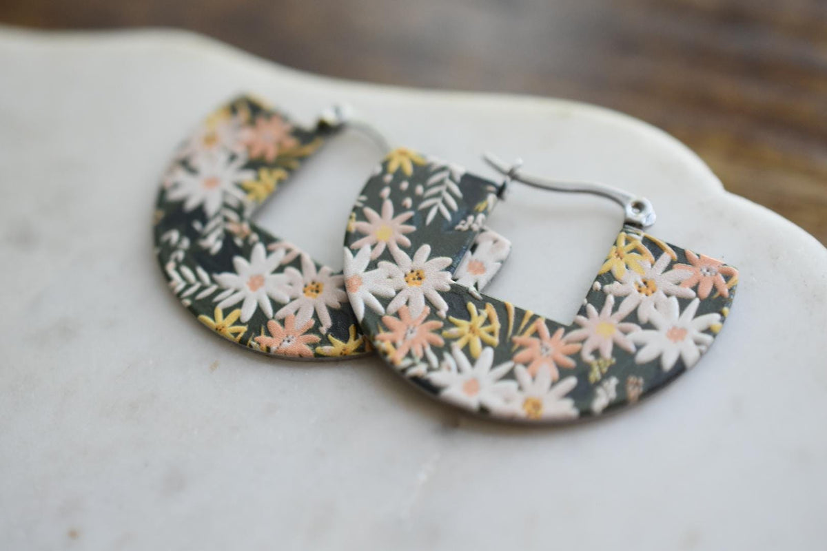 Daisy Floral Botanical Earrings