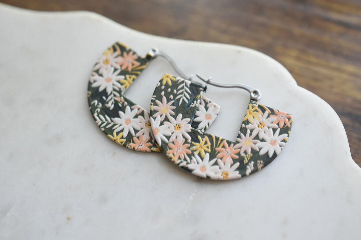 Daisy Floral Botanical Earrings
