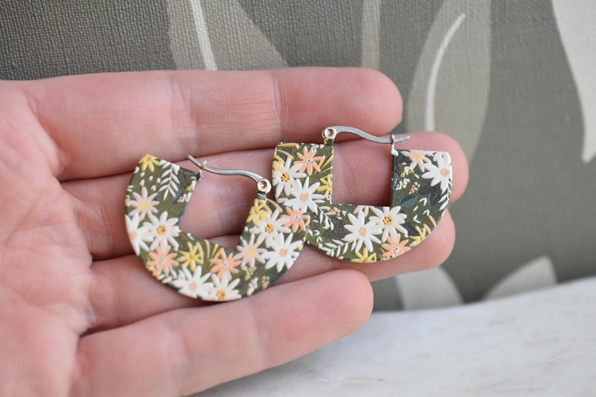 Daisy Floral Botanical Earrings