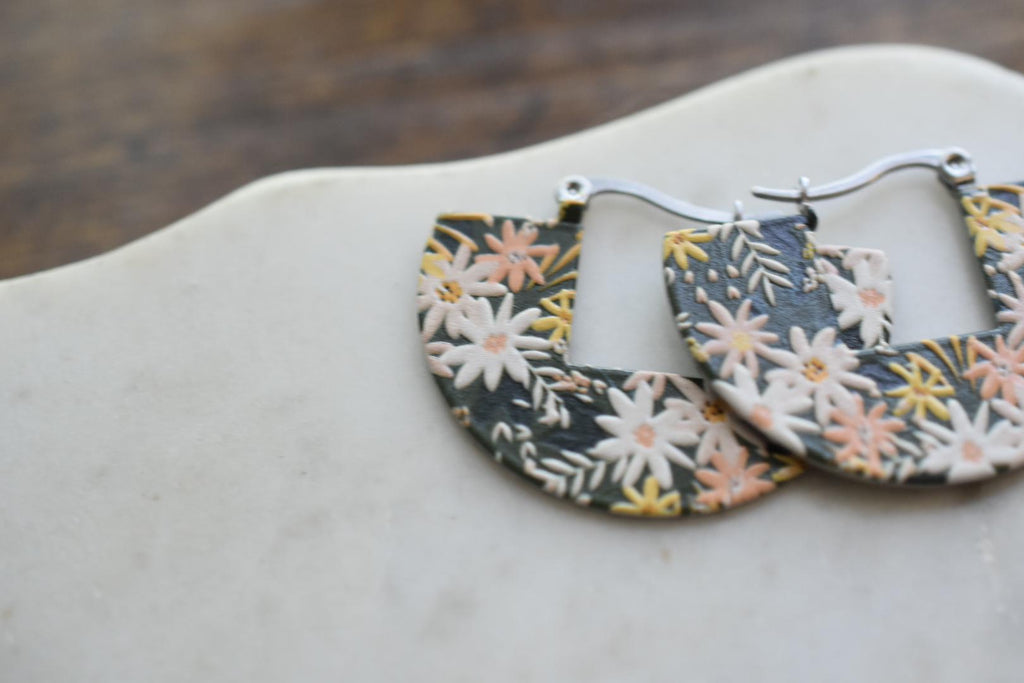 Daisy Floral Botanical Earrings